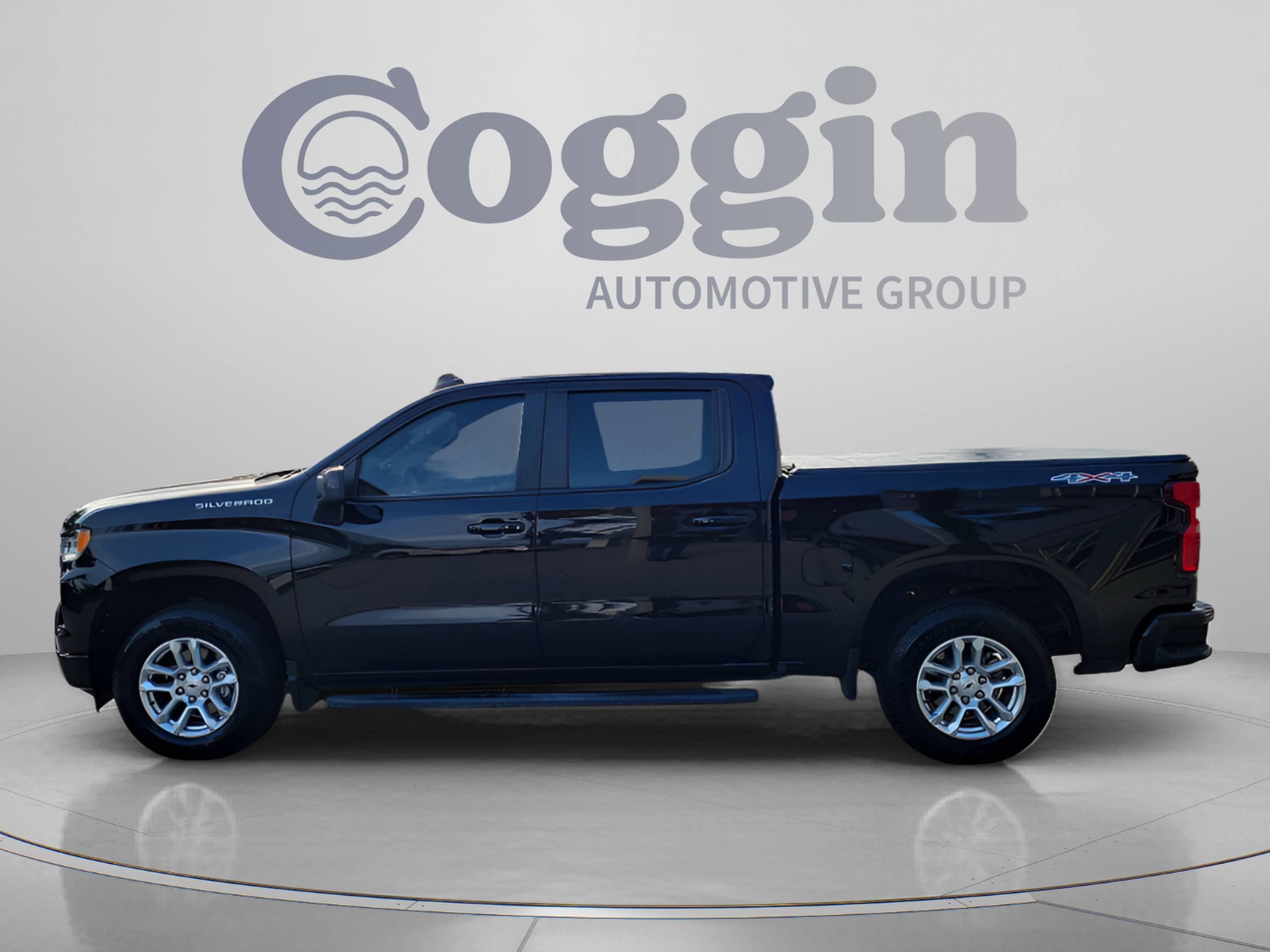 Used 2024 Chevrolet Silverado 1500 RST AWD/4WD image 3
