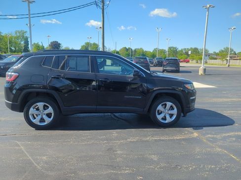 Used 2019 Jeep Compass Latitude w/ Popular Equipment Group AWD/4WD image 10