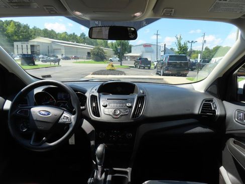 Used 2018 Ford Escape SE FWD image 24