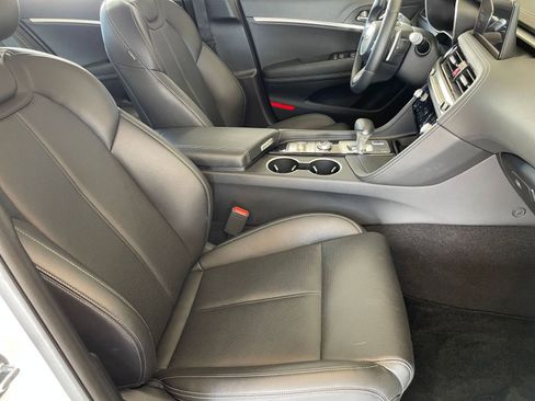 Used 2025 Genesis G70 2.5T image 38