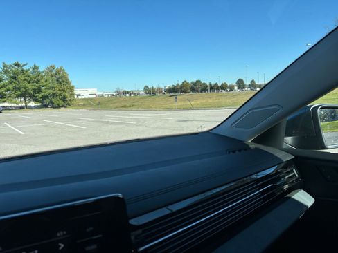 Used 2025 Volkswagen Jetta SE image 34