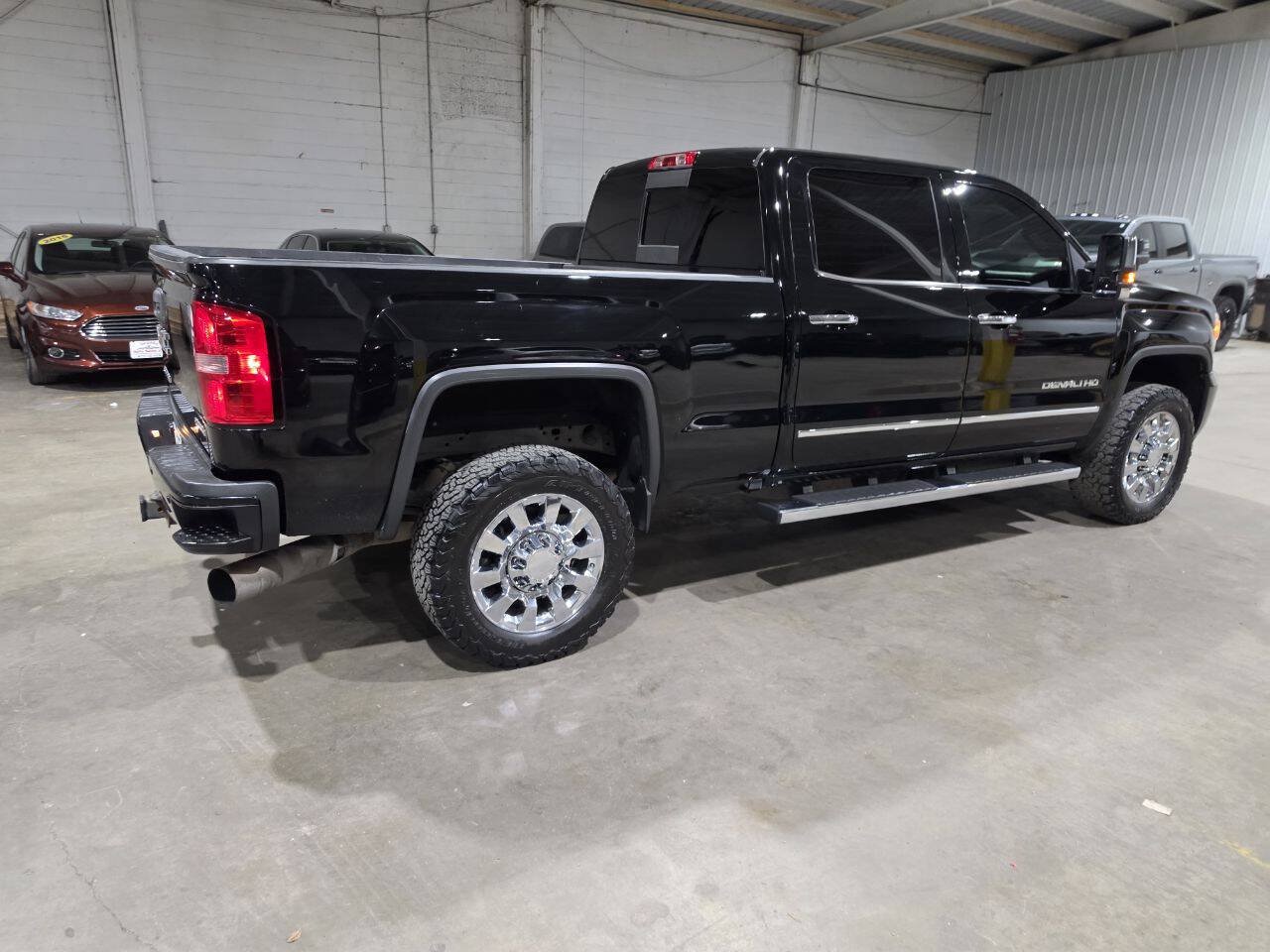 Used 2016 GMC Sierra 2500 Denali w/ Duramax Plus Package AWD/4WD image 16