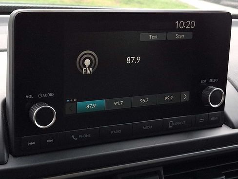 Used 2025 Honda Pilot Sport image 15