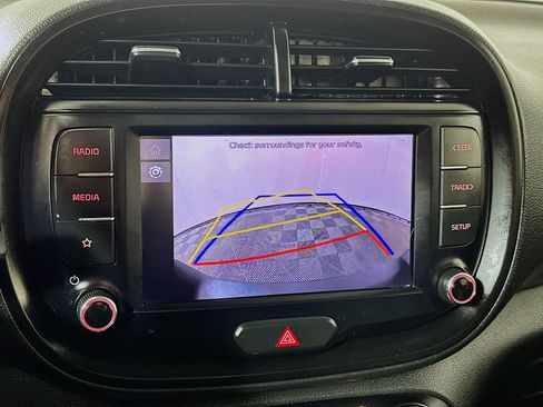 Used 2022 Kia Soul LX image 13