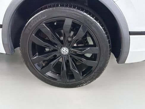 Used 2021 Volkswagen Tiguan SE R-Line FWD image 34
