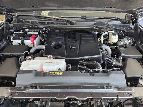 Used 2025 Toyota Tundra SR5 w/ SR5 Convenience Package AWD/4WD image 9
