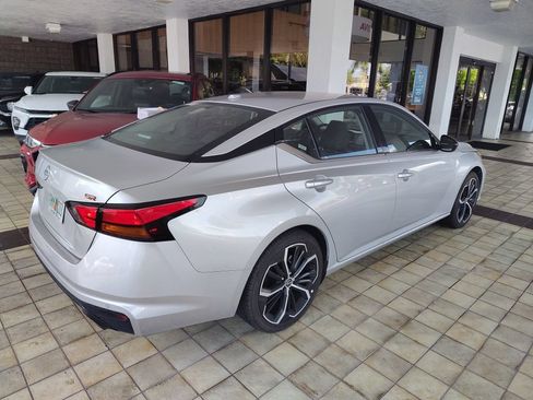Used 2025 Nissan Altima 2.5 SR FWD image 5