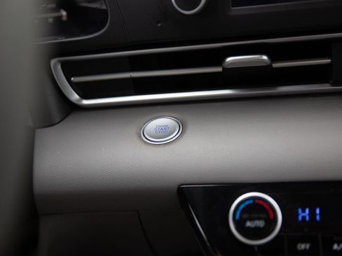 Used 2023 Hyundai Elantra Blue image 13