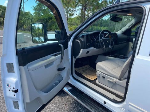 Used 2011 Chevrolet Silverado 3500 LT w/ Interior Plus Package AWD/4WD image 11
