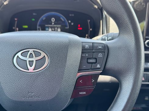 Used 2025 Toyota Camry LE FWD image 23