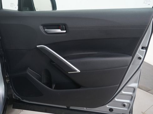 Used 2022 Toyota Corolla Cross XLE image 12