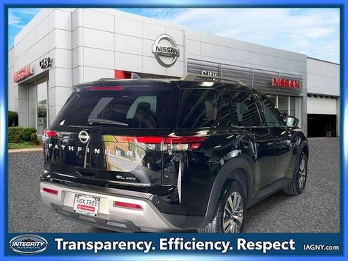 Used 2025 Nissan Pathfinder SL AWD/4WD image 6