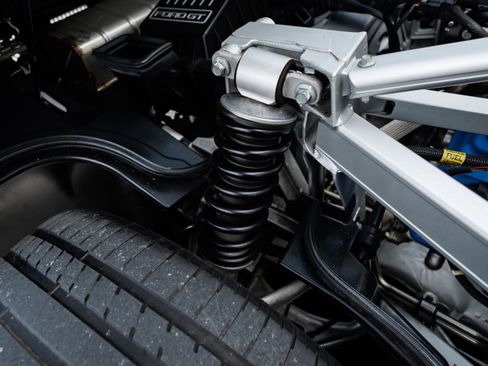 Used 2006 Ford GT image 95