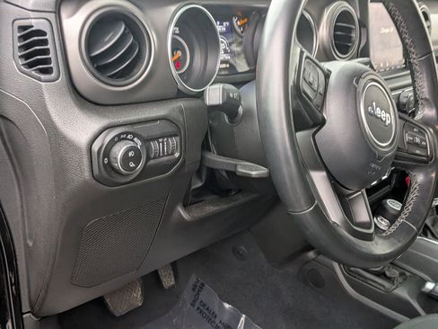 Used 2022 Jeep Gladiator Sport image 17