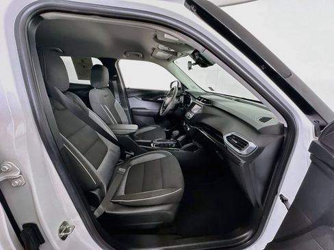 Used 2023 Chevrolet TrailBlazer LT FWD image 32