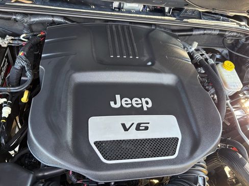 Used 2018 Jeep Wrangler Sport image 30