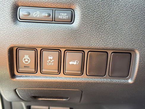 Used 2018 Nissan Murano SL AWD/4WD image 16