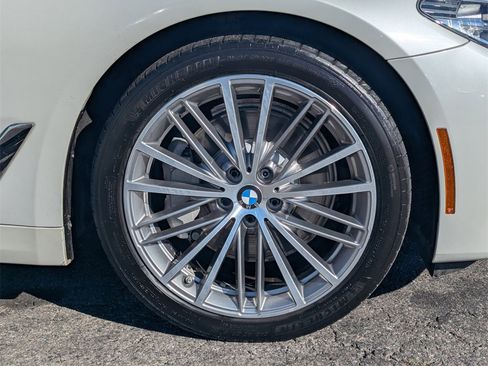 Used 2018 BMW 530i image 11