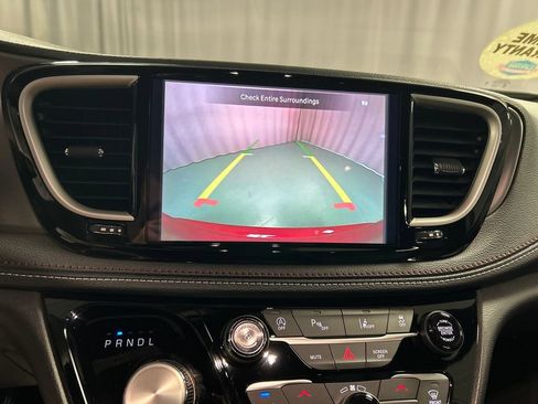 New 2027 Chrysler Pacifica Select FWD image 16