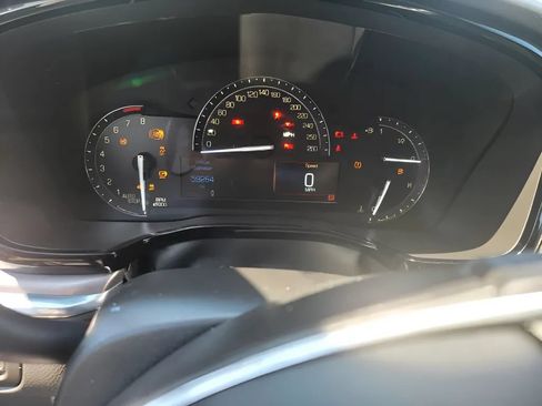 Used 2018 Cadillac XT5 Luxury AWD/4WD image 1