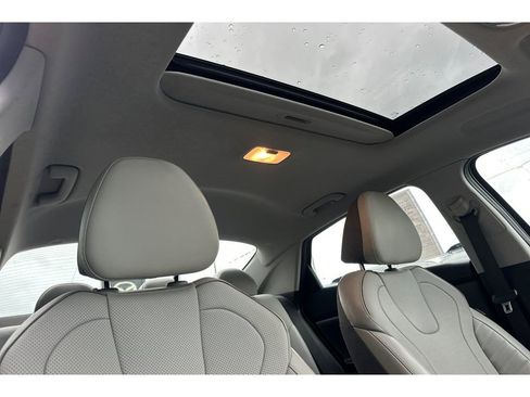 Used 2023 Hyundai Elantra Limited image 18