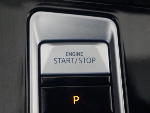 Used 2024 Volkswagen Atlas Cross Sport SE w/ Panoramic Sunroof Package image 33