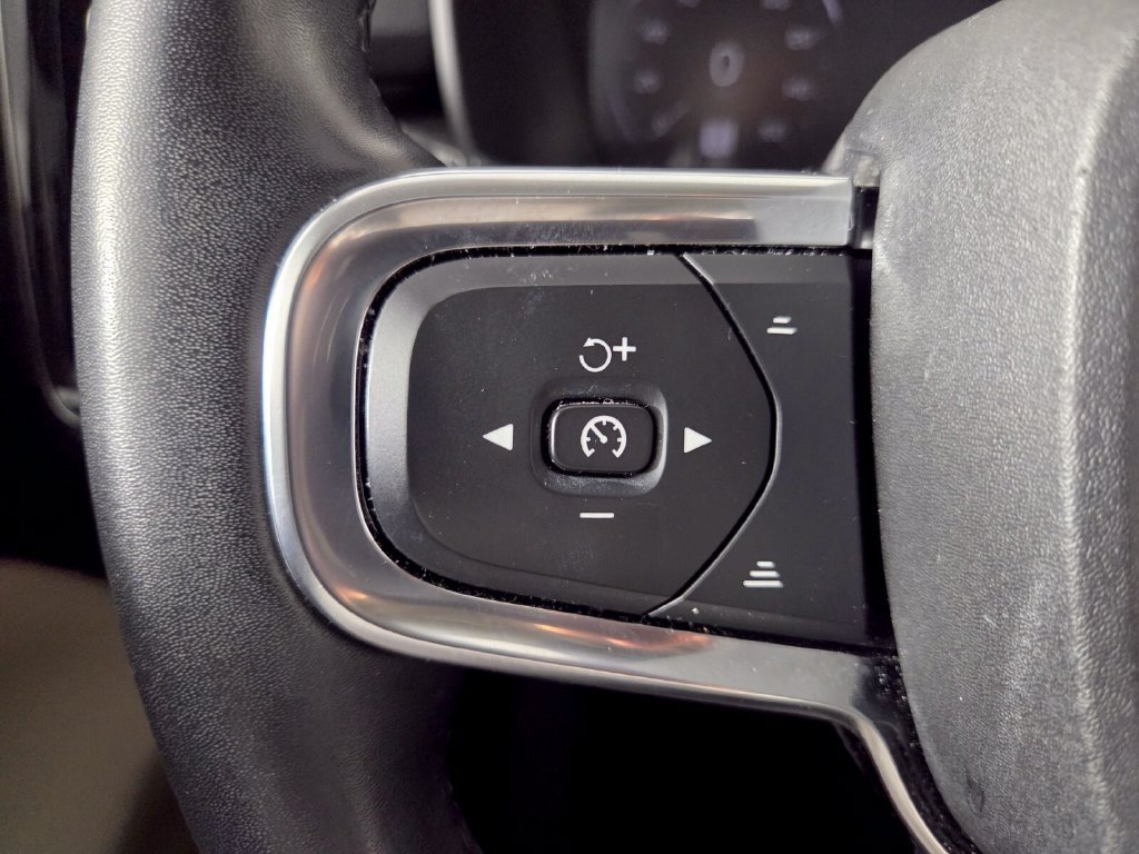 Used 2022 Volvo XC40 T4 Inscription FWD image 17
