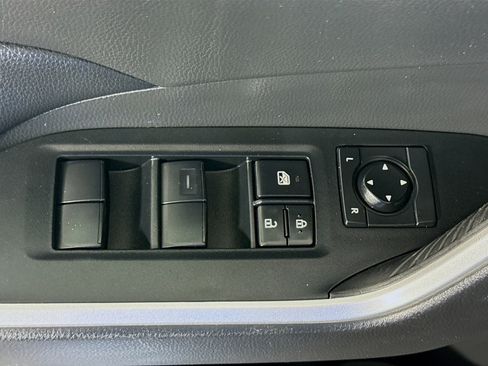Used 2021 Toyota RAV4 XLE w/ Convenience Package FWD image 24