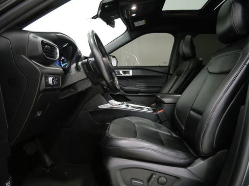 Used 2020 Ford Explorer XLT w/ Equipment Group 202A AWD/4WD image 13