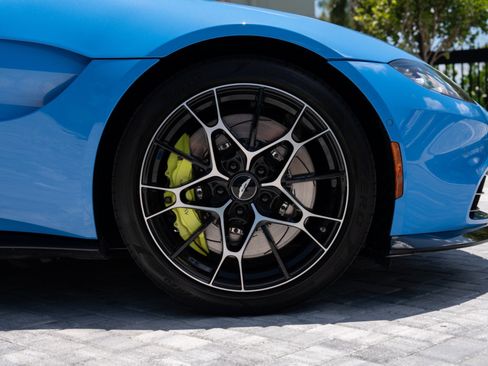 Used 2021 Aston Martin V8 Vantage Roadster RWD image 17