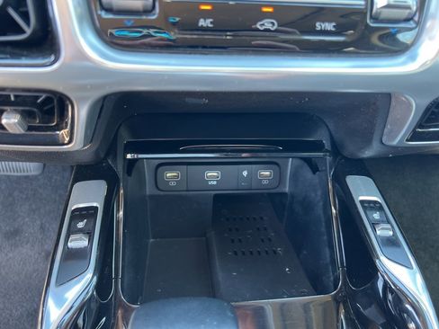 Used 2022 Kia Sorento SX image 12