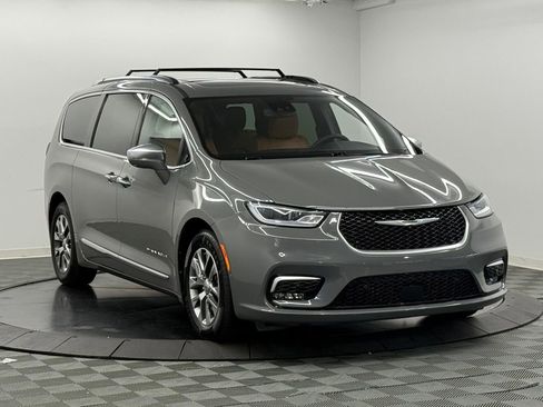 Used 2022 Chrysler Pacifica Pinnacle image 6