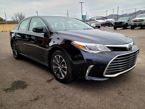Used 2018 Toyota Avalon XLE image 3