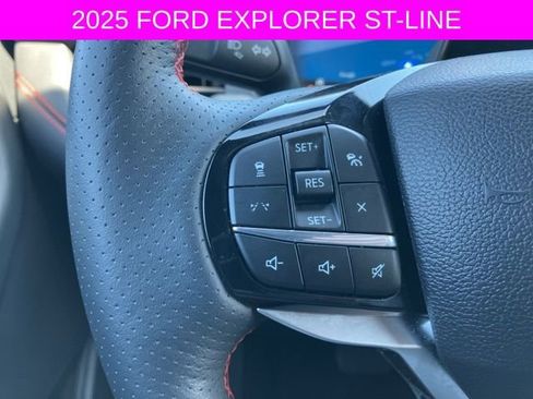Used 2025 Ford Explorer ST-Line w/ ST-Line Street Pack image 31