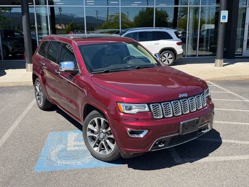 Used 2018 Jeep Grand Cherokee Overland AWD/4WD image 3
