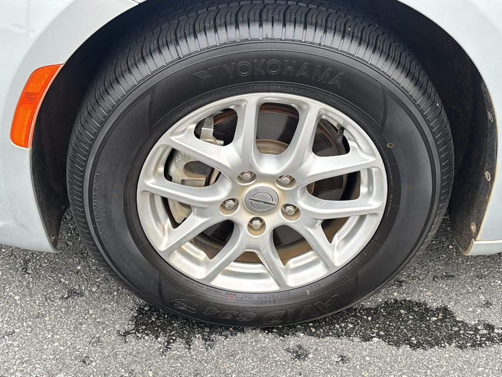 Used 2023 Chrysler Pacifica Touring-L FWD image 23