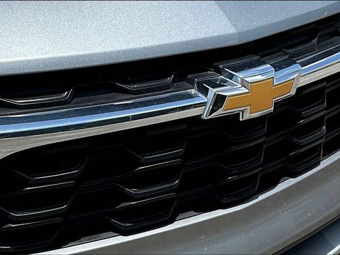 Used 2025 Chevrolet Trax LT FWD image 32