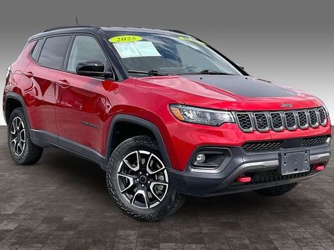 Used 2025 Jeep Compass Trailhawk AWD/4WD image 11