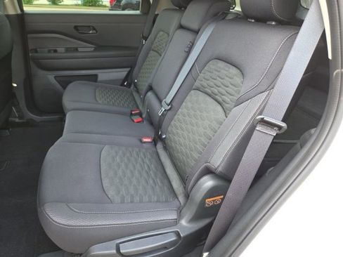 Used 2024 Nissan Pathfinder SV image 8