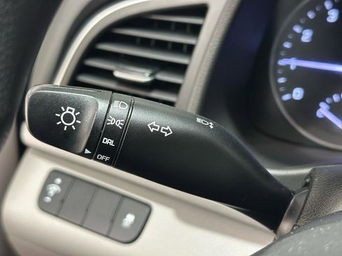 Used 2018 Hyundai Elantra SE w/ Cargo Package image 26