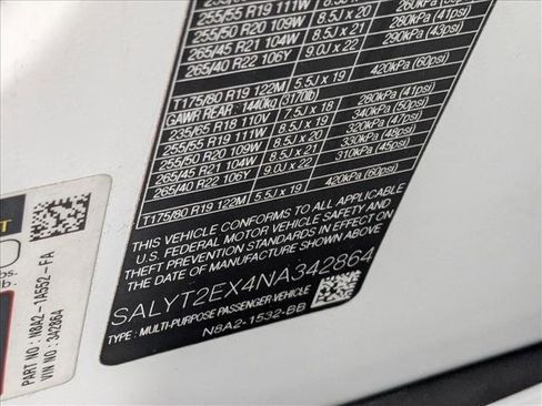 Used 2022 Land Rover Range Rover Velar R-Dynamic S image 25