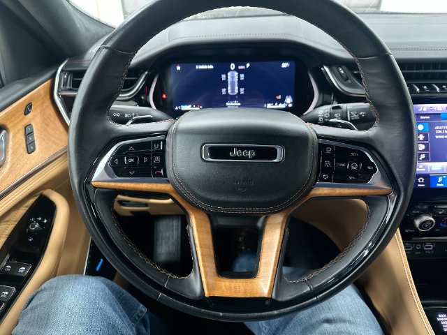 Used 2025 Jeep Grand Cherokee Summit AWD/4WD image 19