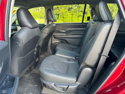 Certified 2024 Toyota Grand Highlander FWD image 15