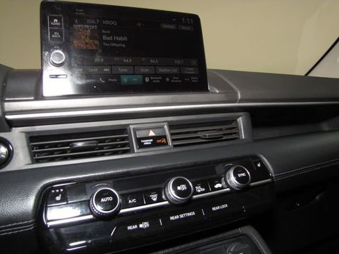 Used 2025 Honda Pilot Touring image 7