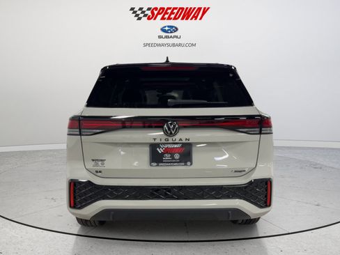 New 2026 Volkswagen Tiguan SE R-Line AWD/4WD image 8