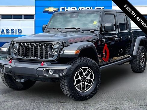 Used 2024 Jeep Gladiator Rubicon AWD/4WD image 2