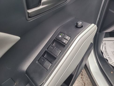 Used 2023 Toyota Highlander LE image 11