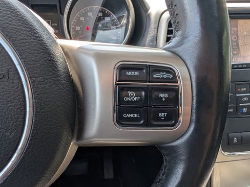 Used 2012 Jeep Grand Cherokee Overland AWD/4WD image 28