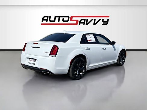 Used 2022 Chrysler 300 Touring w/ Sport Appearance Package RWD image 7