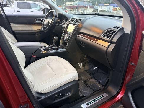 Used 2017 Ford Explorer Platinum image 27